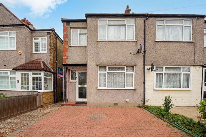 3 Bedroom End Of Terrace House For Sale In Vale Road, Mitcham, CR4