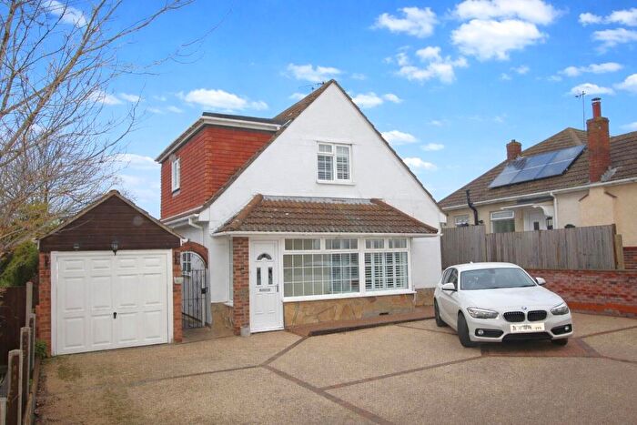 2 Bedroom Detached House For Sale In Chelmsford Road, Holland On Sea, CO15