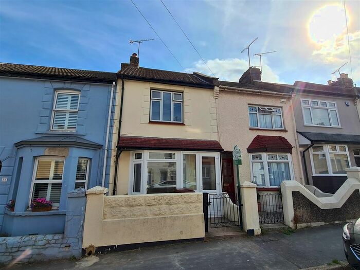 3 Bedroom Property To Rent In Shakespeare Road, Gillingham, ME7
