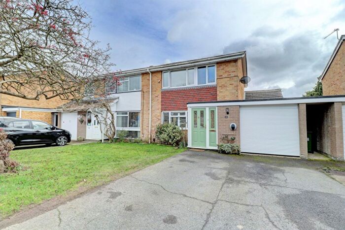 3 Bedroom Semi Detached House For Sale In Hayfield Drive, Hazlemere, High Wycombe, Buckinghamshire, HP15