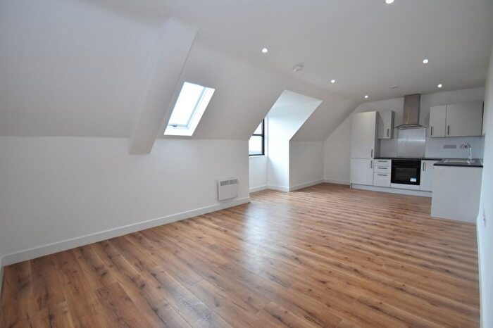 2 Bedroom Flat To Rent In Wallington Hill, Fareham, Hampshire, PO16