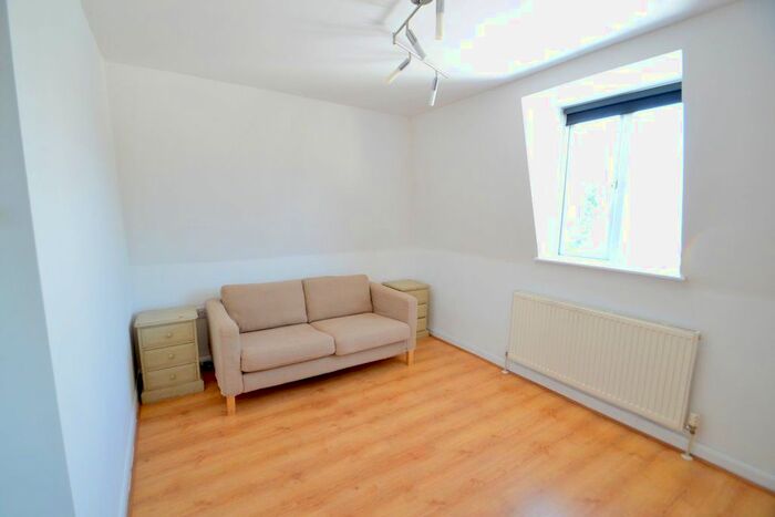 1 Bedroom Flat To Rent In Dollis Road, London, NW7