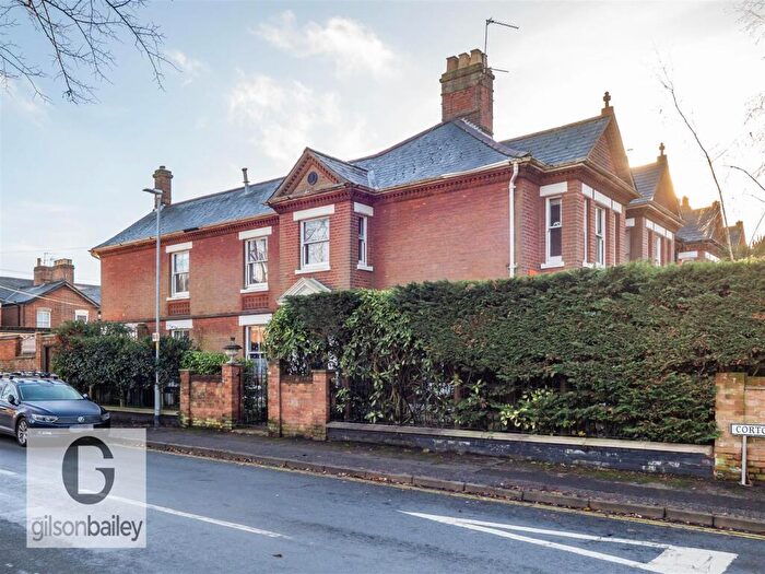 4 Bedroom End Of Terrace House For Sale In Corton Road, Norwich, NR1