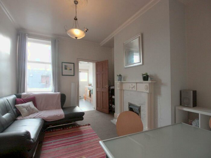 3 Bedroom Apartment To Rent In Helmsley Road, Newcastle Upon Tyne, NE2