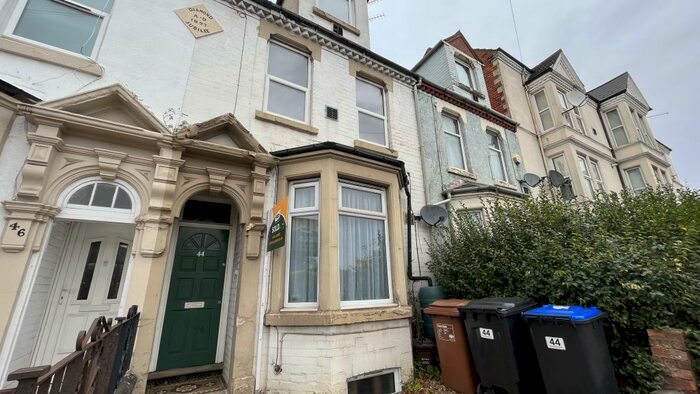 1 Bedroom Flat To Rent In Towcester Road, Northampton, NN4