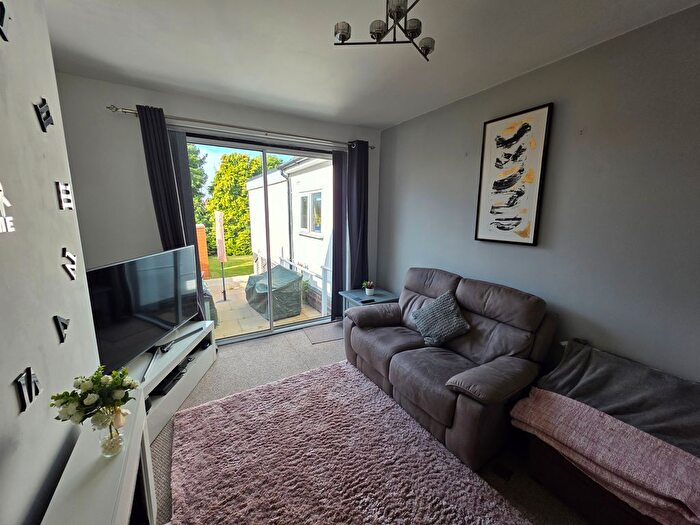 3 Bedroom Bungalow To Rent In Holly Grove, Wolverhampton, WV3