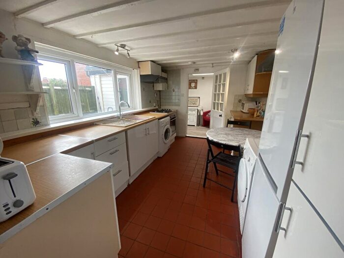 5 Bedroom House To Rent In Middle Street, SO14