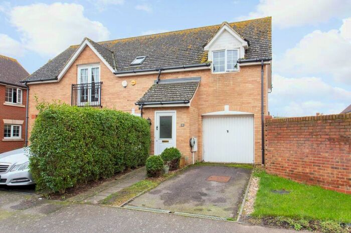 2 Bedroom Coach House For Sale In Larch Close, Hersden, CT3