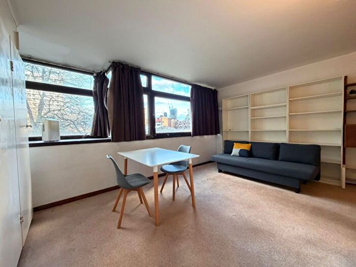 1 Bedroom Flat To Rent In Golden Lane Estate, Barbican, EC1Y