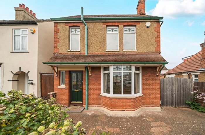 3 Bedroom Detached House For Sale In London Road, Bedford, MK42