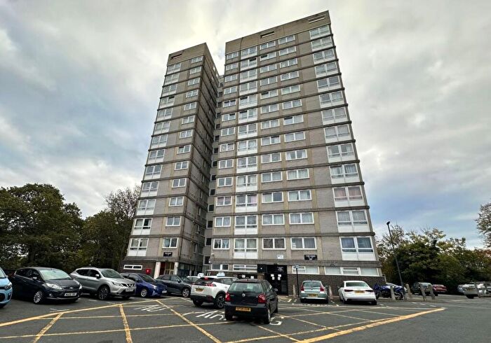 3 Bedroom Flat For Sale In The Oaks, Plumstead, London, SE18