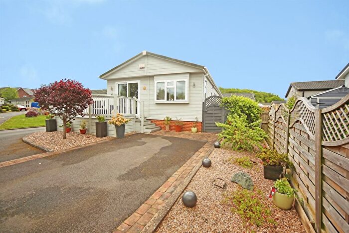 2 Bedroom Park Home For Sale In Barton Road, Welford On Avon, Stratford-Upon-Avon, CV37