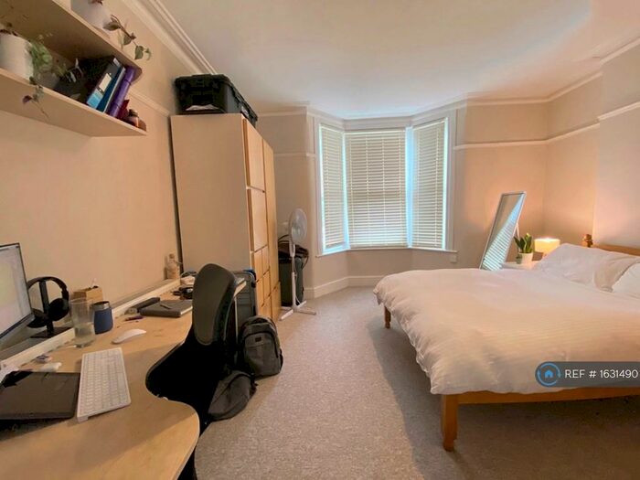 4 Bedroom End Of Terrace House To Rent In Student House - Springfield Avenue, Bristol, BS7