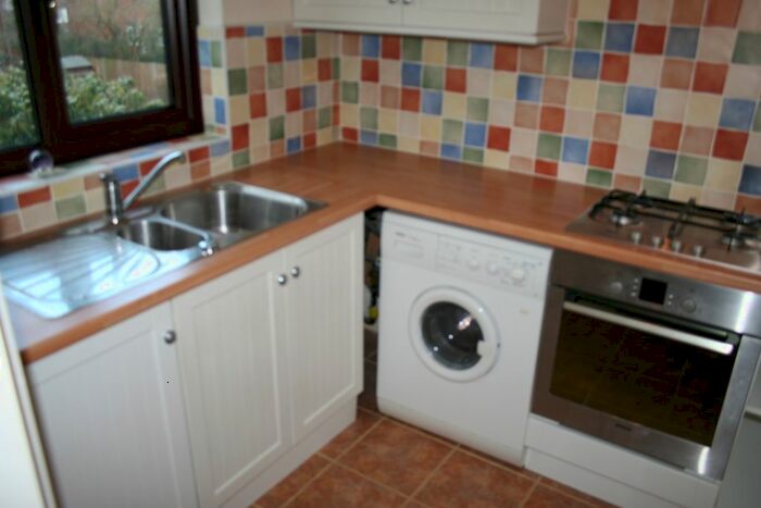 1 Bedroom Flat To Rent In Perry Close, Hillingdon, UB8