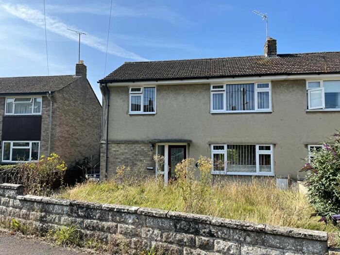 3 Bedroom Semi-Detached House To Rent In Orchard Way, Witney, OX28