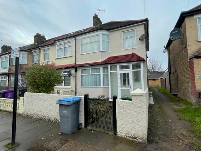 1 Bedroom Property To Rent In Baxter Road, London, N18