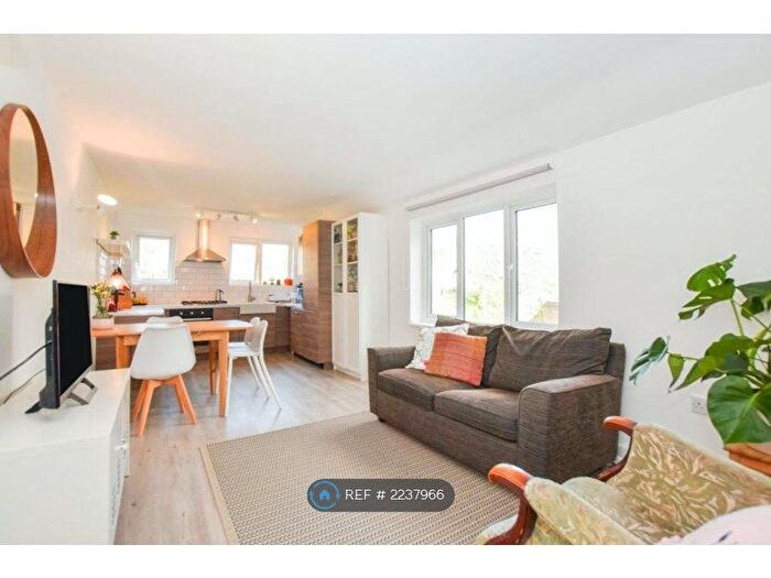 2 Bedroom Flat To Rent In Fairholt Road, London, N16