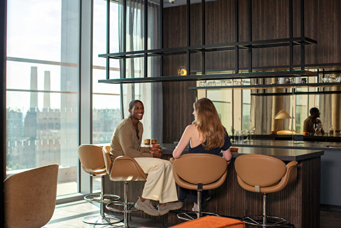 3 Bedroom Flat To Rent In Bloom West, Nine Elms Ln, Nine Elms, London, SW11