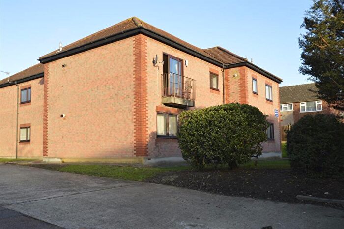 1 Bedroom Apartment For Sale In Penny Close, Rainham, RM13
