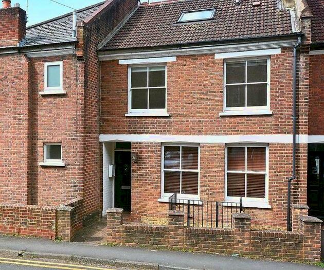 2 Bedroom Apartment To Rent In 2 Bedroom Apartment 1st Floor In Godalming, GU7