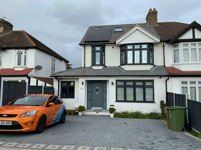 Flat To Rent In Croydon Road, Wallington, Surrey, CR0