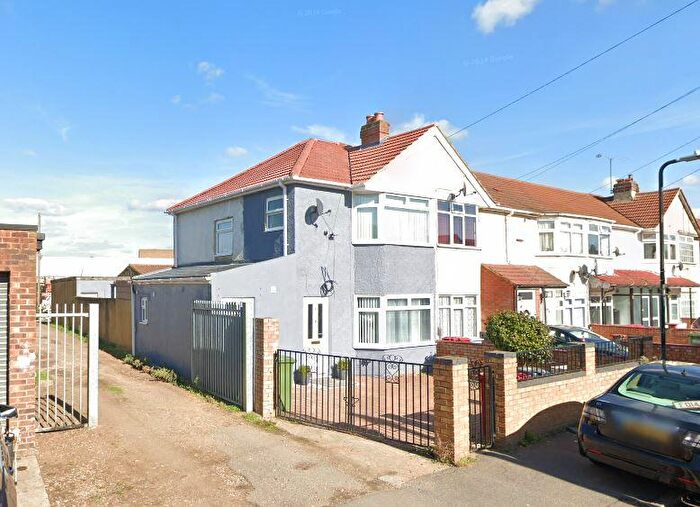 3 Bedroom House To Rent In Salt Hill Way, Slough, SL1