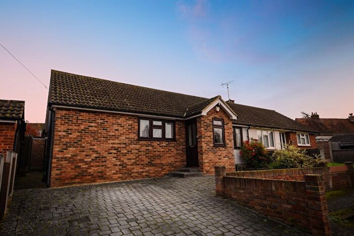 3 Bedroom Semi-Detached Bungalow For Sale In Soames Mead, Stondon Massey, Brentwood, CM15
