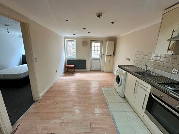 1 Bedroom Flat To Rent In Ashton Road, Luton, Bedfordshire, LU1