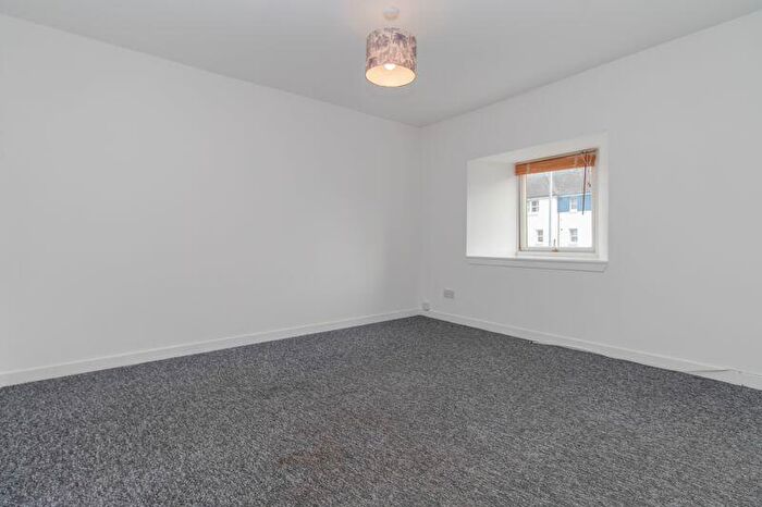 1 Bedroom Flat To Rent In Main Street, Renton, G82