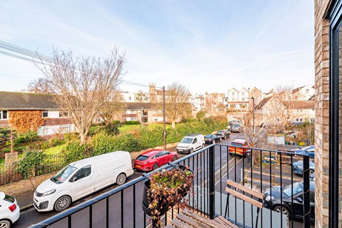 1 Bedroom Flat For Sale In Lombard Place, Brook Hill, Southville, Bristol, BS3
