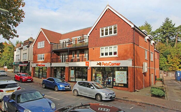 2 Bedroom Apartment To Rent In Waterhouse Lane, KT20