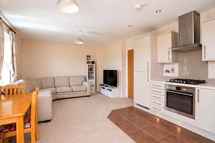 2 Bedroom Flat To Rent In Cambridge Square, Paddington, London, W2