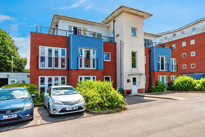 2 Bedroom Flat To Rent In Alexander Square, Eastleigh, SO50