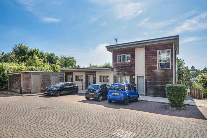 2 Bedroom Flat For Sale In Grove Hill Close, Emmer Green, Reading, RG4