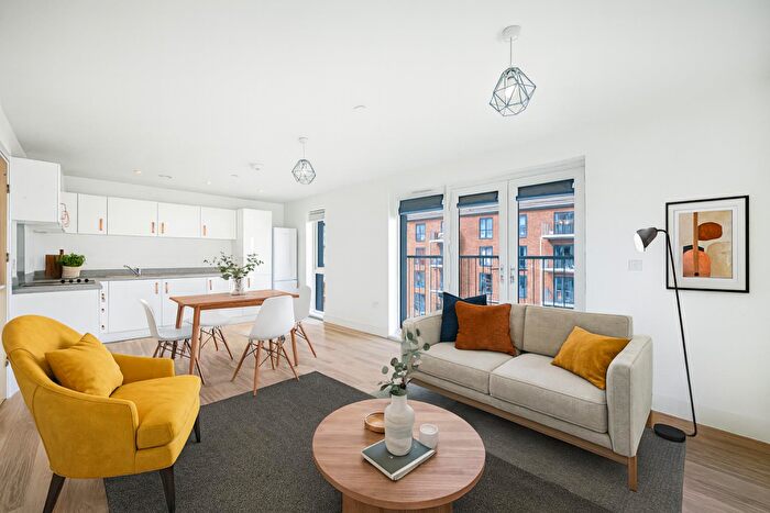 2 Bedroom Apartment For Sale In Hobbs Way, Gloucester, GL2