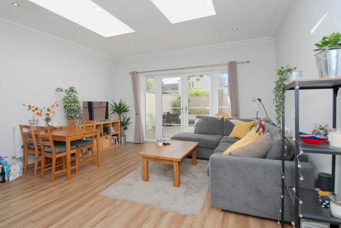 1 Bedroom Maisonette To Rent In Merton Hall Road, Wimbledon, SW19