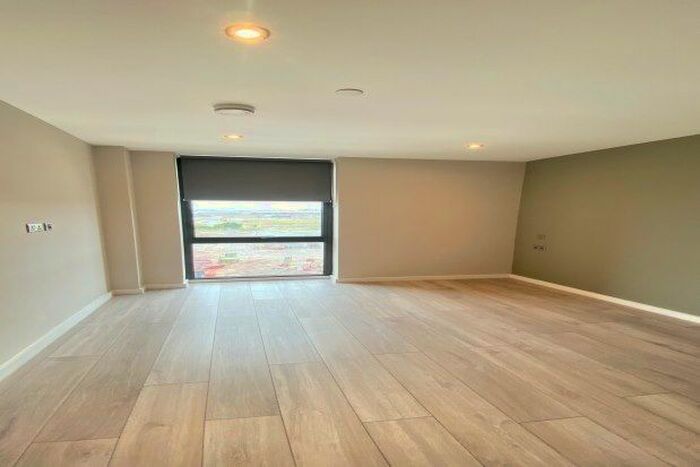 2 Bedroom Flat To Rent In Jesse Hartley Way, Liverpool, L3