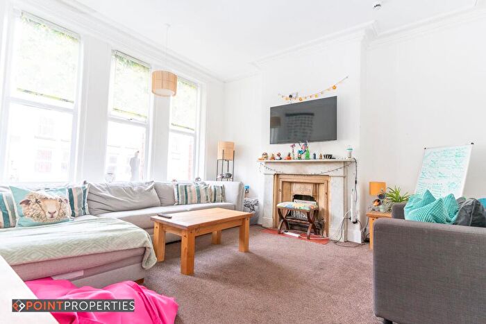 7 Bedroom Flat To Rent In Bedroom House, Gresford Avenue, L17