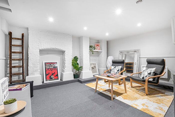 2 Bedroom End Of Terrace House To Rent In Dolben Street, London, SE1