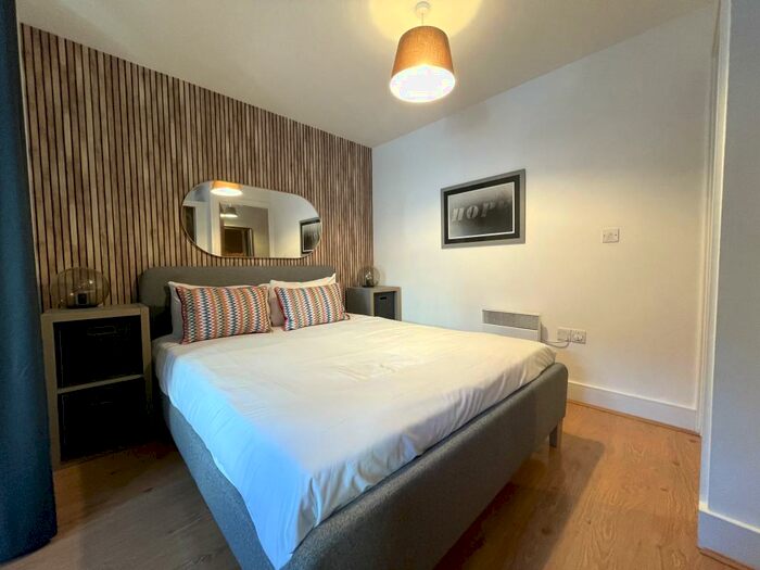 Studio To Rent In Churchgate Plaza, B1