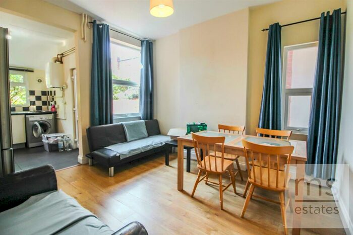 4 Bedroom Semi-Detached House To Rent In Gregory Avenue, Lenton, Nottingham, NG7