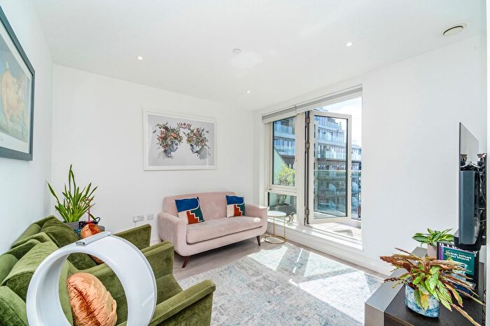 2 Bedroom Flat To Rent In Trafalgar House, Dickens Yard, Longfield Avenue, W5