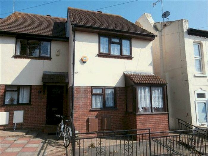 2 Bedroom House To Rent In Pleasant Road, Southend-On-Sea, SS1