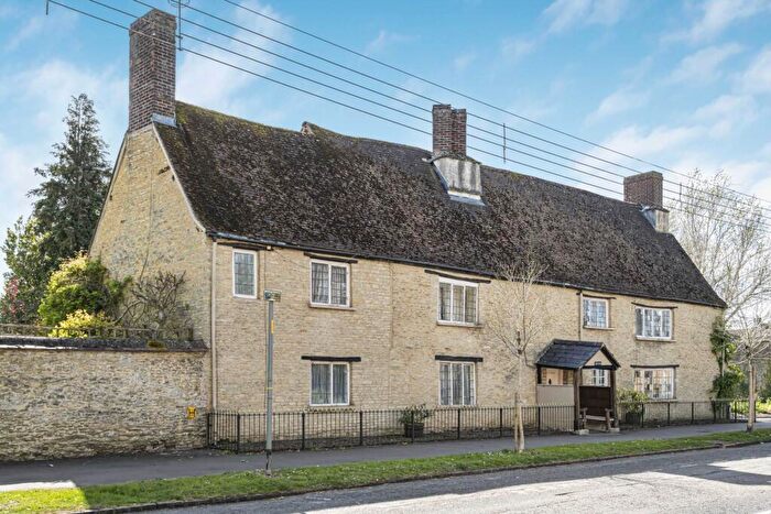 5 Bedroom Detached House For Sale In Home Farm, Kings End, OX26