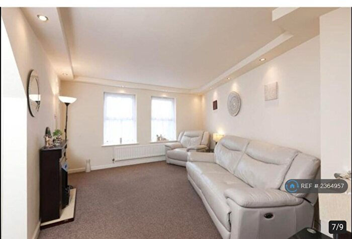 2 Bedroom End Of Terrace House To Rent In Foxglove Road, Romford, Rush Green, RM7