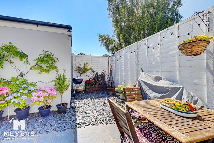 2 Bedroom Flat For Sale In Christchurch Road, Bournemouth, BH7