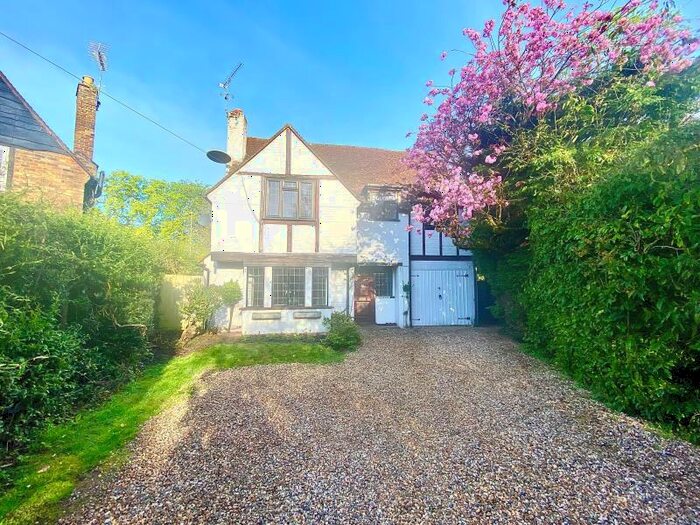 5 Bedroom Detached House To Rent In Blackwater, GU17