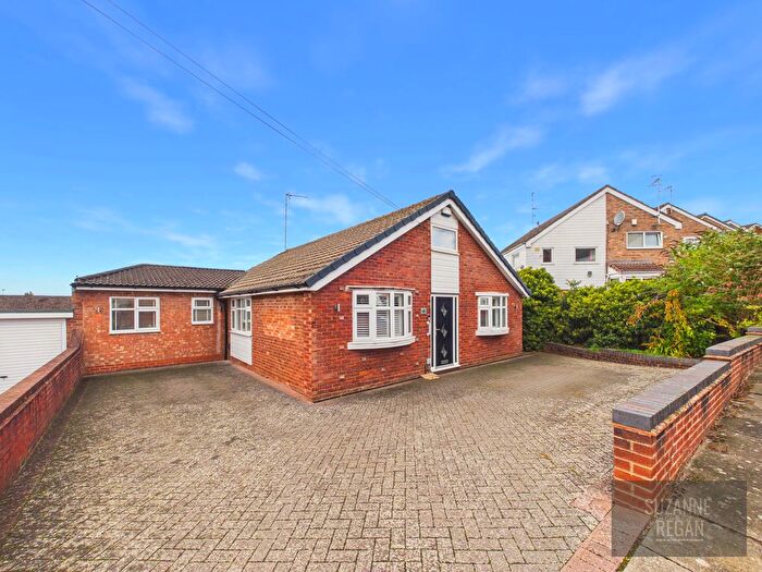 3 Bedroom Bungalow For Sale In Pangfield Park, Allesley Park, Coventry, CV5