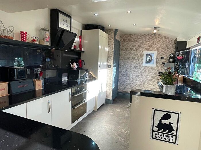3 Bedroom End Of Terrace House For Sale In Eton Road, Burnham-On-Sea, TA8