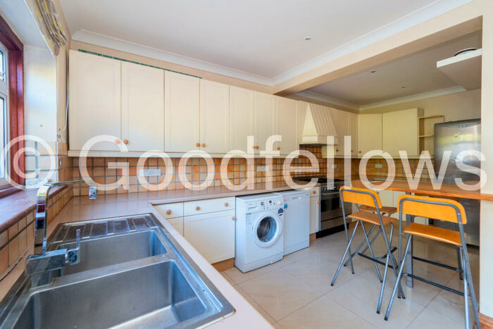 4 Bedroom Detached House To Rent In Waverley Way, Carshalton Beeches, Surrey, SM5